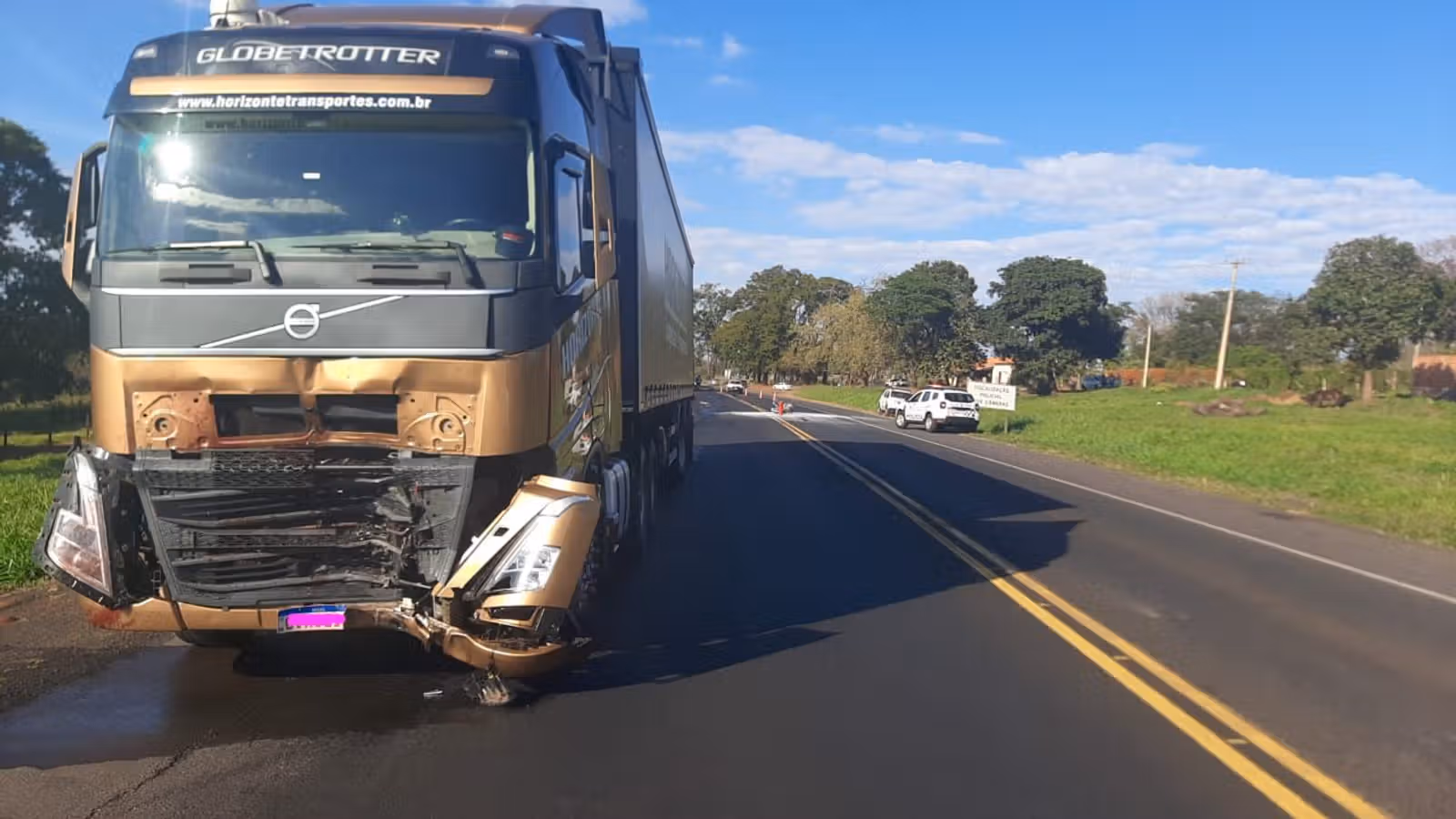 Motociclista de 39 anos morre após bater de frente com carreta na BR-153 em Onda Verde (SP)