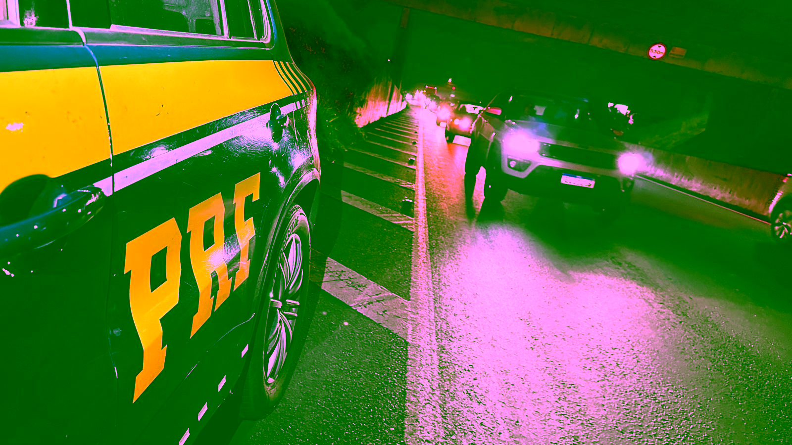 Motociclista bate em caminhonete a caminho de casamento e causa susto entre noivos na BR-153 em Rio Preto (SP)