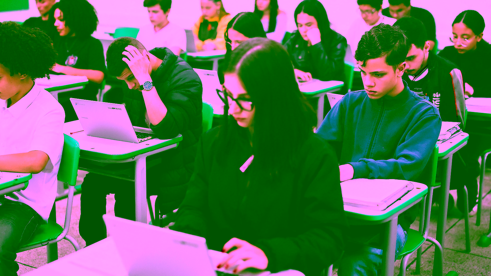 339 mil estudantes da 3ª série do Ensino Médio participam nesta terça-feira (23) das provas do Saresp