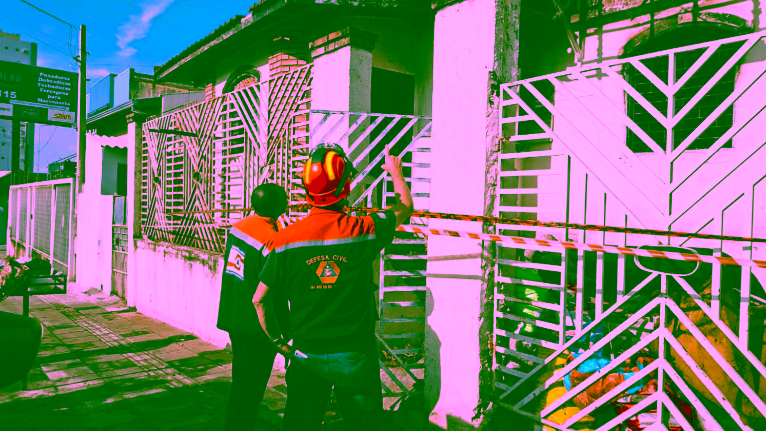 Defesa Civil interdita pensão atingida por incêndio em Rio Preto (SP) e retira moradores