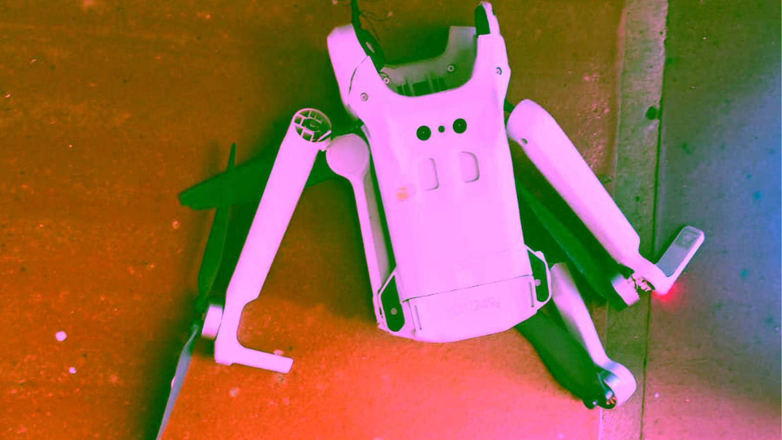 Drone cai em quintal de casa e assusta morador no Centro de Potirendaba