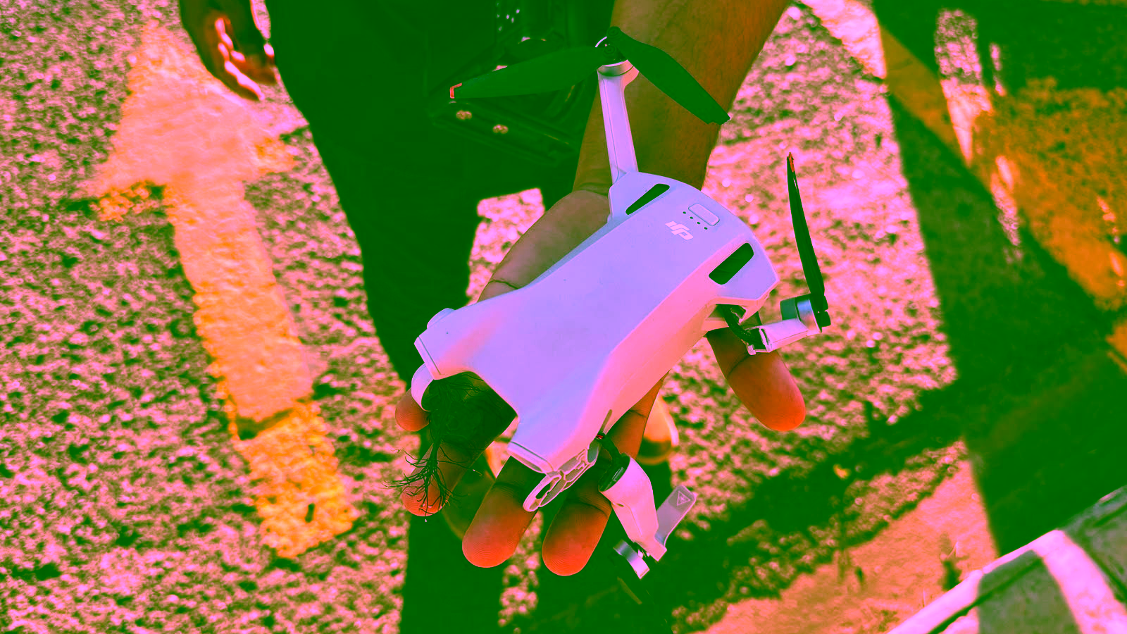 Drone cai em quintal de casa e assusta morador no Centro de Potirendaba